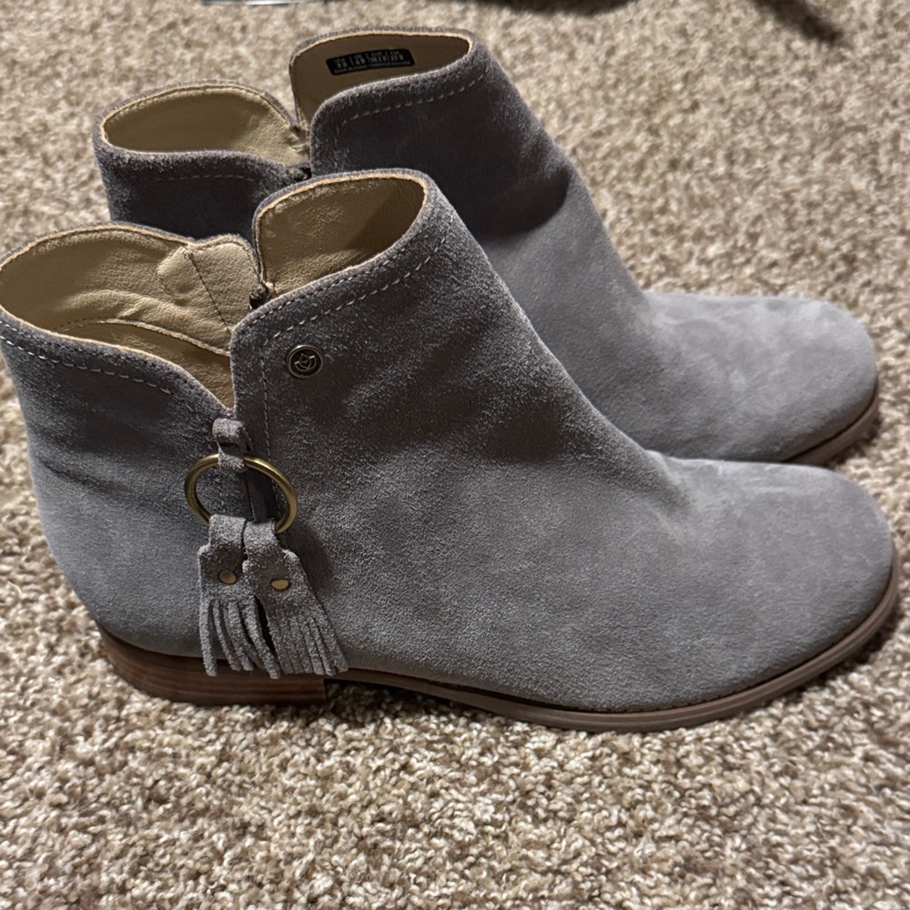 Spenco light gray suede ankle boots (8) - EUC!